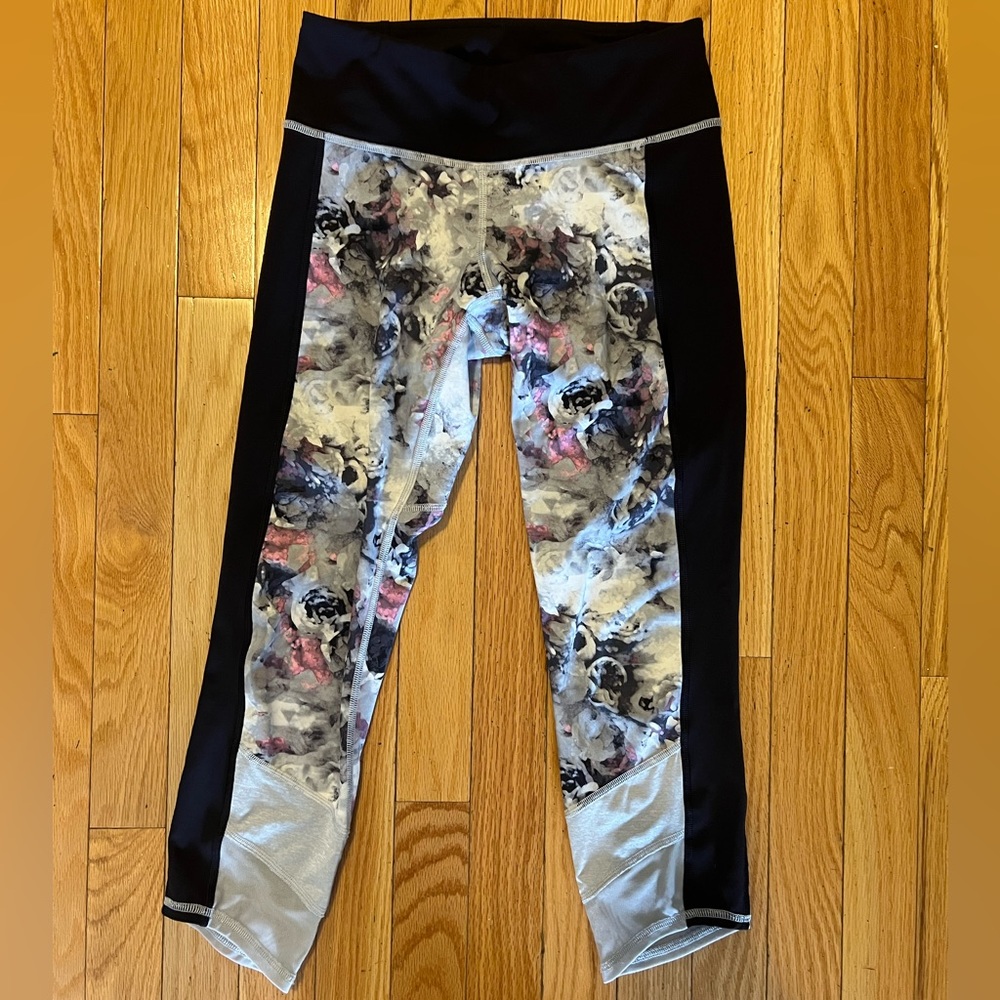 LULULEMON LEGGINGS x FLORAL PATTERN • CROPPED LEGGING SIZE- 2